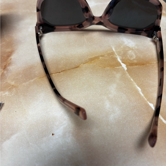 Gently used Diff sunglasses - Picture 4 of 4